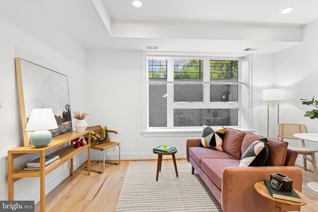 Building Photo - 1007 Bryant St NE