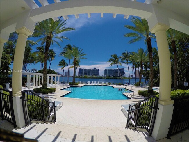 Foto del edificio - 3205 NE 184th St