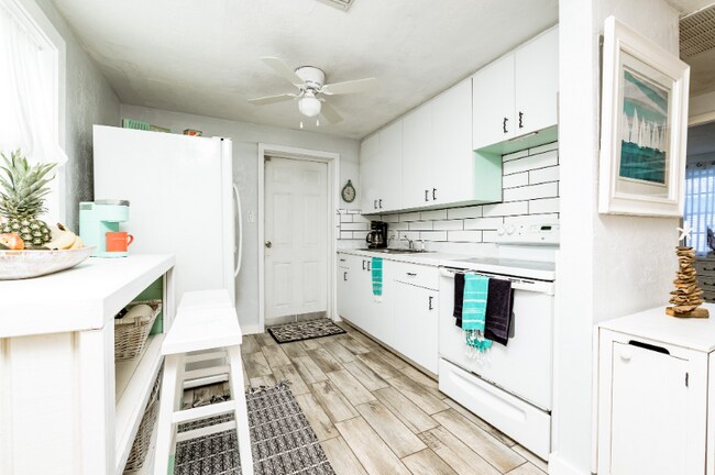 Building Photo - 20 Carol Rd