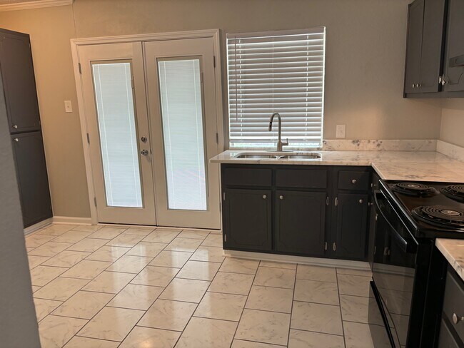 Foto del edificio - 145 Courtaulds Ave