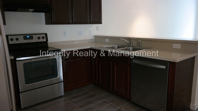 Building Photo - 3-bedroom townhome in Jacksonville