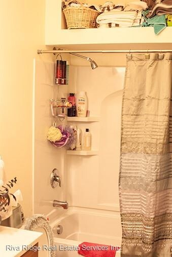 Building Photo - 4 br, 2 bath Apartment - 142 Pius St.