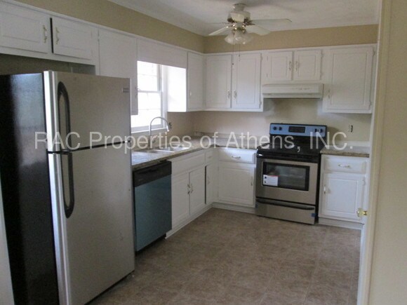 Foto del edificio - 1051 Carriage Ct