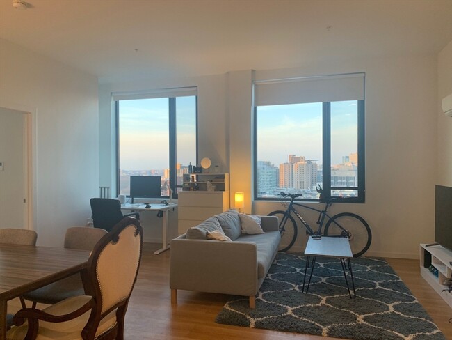 Foto del edificio - 70 Parker Hill Ave