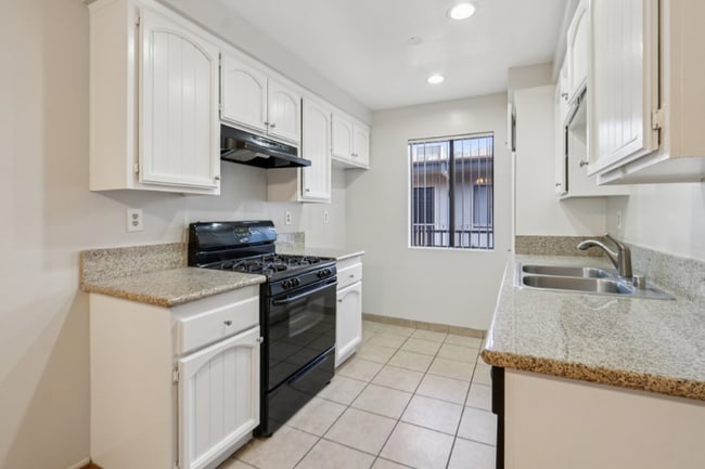 Photo - 725 E Providencia Ave Apartment