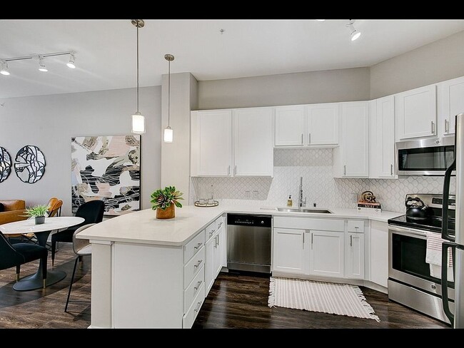 Building Photo - 2929 Wycliff Ave