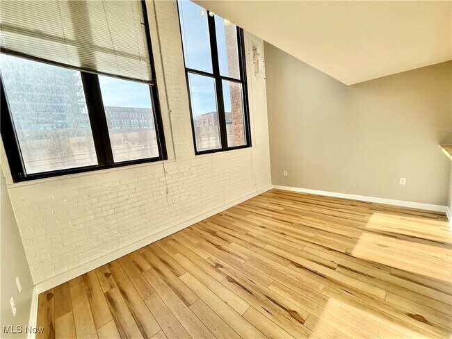 Foto del edificio - 1133 W 9th St