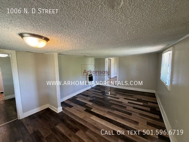 Building Photo - 1006 N. D Street-