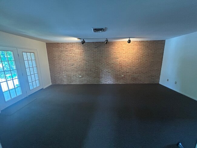 Foto del edificio - 21-23 Rosemont Ct