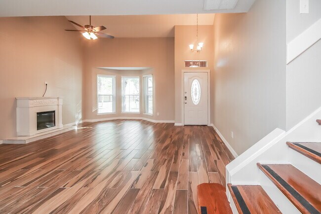 Building Photo - 15622 Thornbrook Dr
