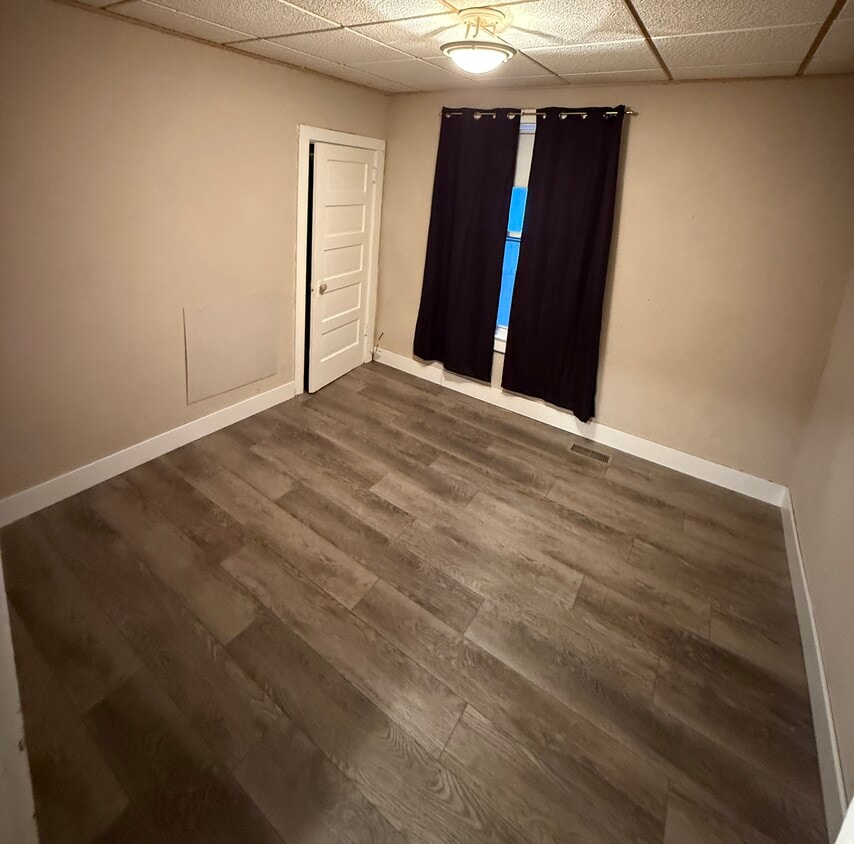 Building Photo - 905 N California Ave