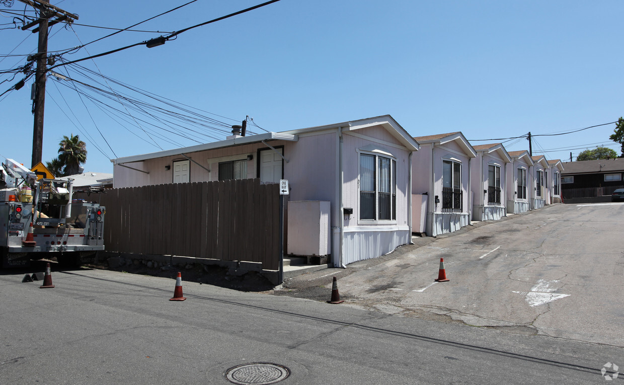 Building Photo - La Mesa Gardens