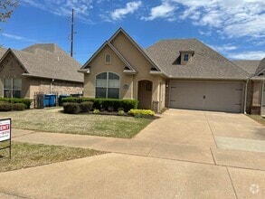 Building Photo - 2101 SW Stonegrove Rd