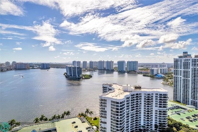 Building Photo - 3500 Mystic Pointe Dr