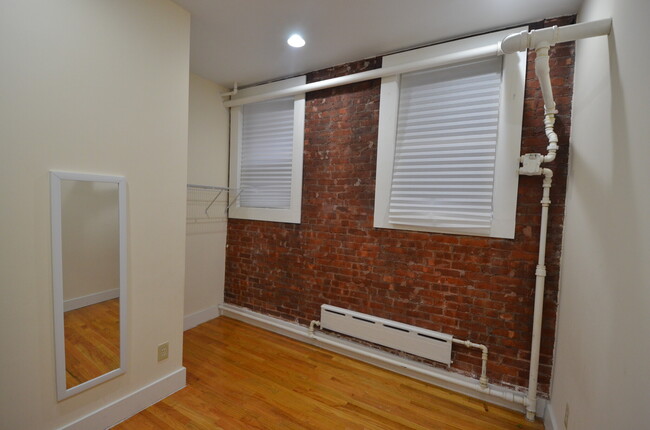 Building Photo - 109 Peterborough St