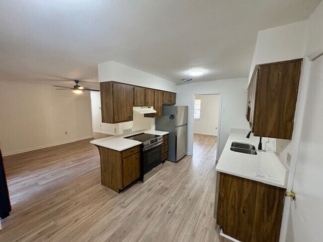 Foto del edificio - 511 Maple Ave