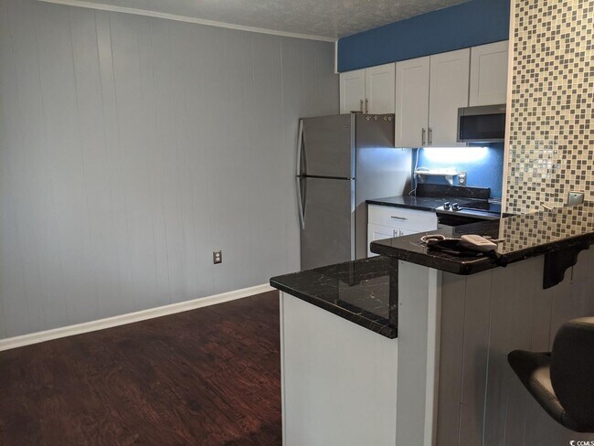Foto del edificio - 4435 Lakeside Dr