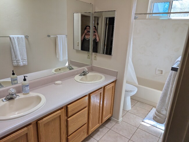 Building Photo - 8119 N Peppersauce Dr