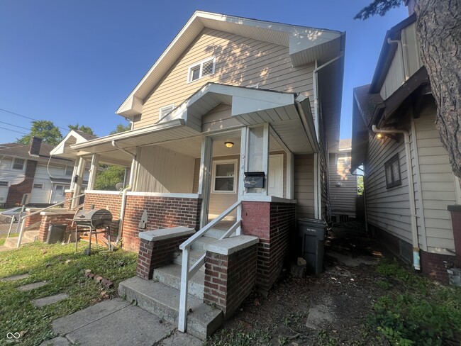 Building Photo - 504 Dequincy St