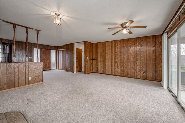 Building Photo - 8 Hilltop Dr