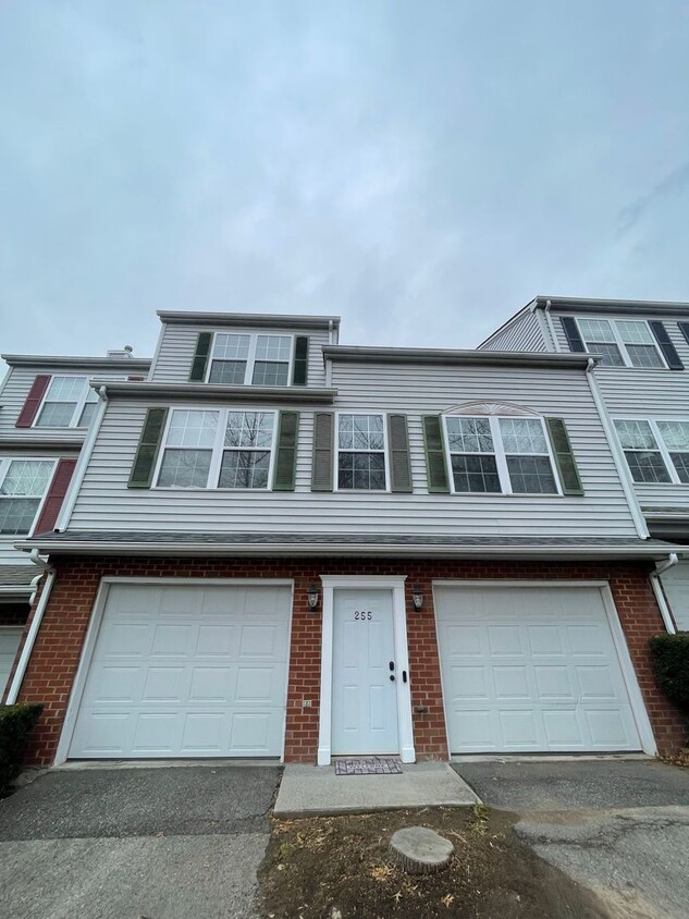 Christiansburg, 3 BR / 2.5 BA Available - Christiansburg, 3 BR / 2.5 BA Available