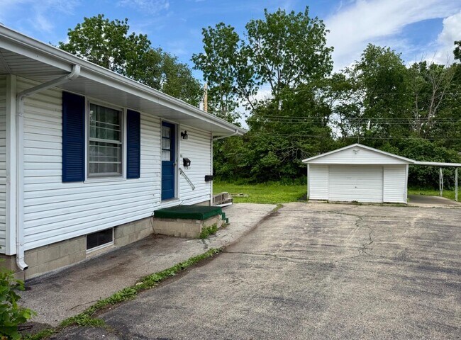 Building Photo - 2517 East Road