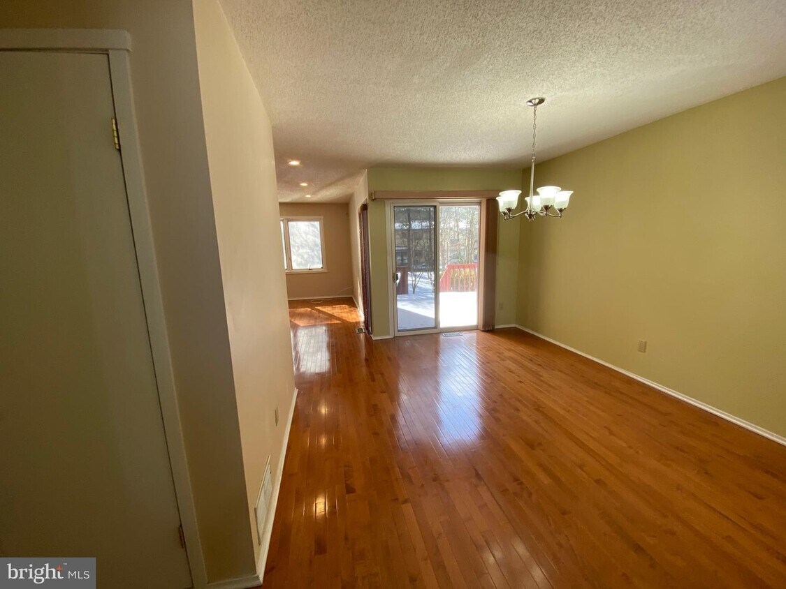 Foto principal - 408 Sayre Dr