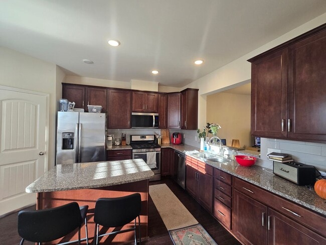 Building Photo - 4BR/3.5BA with 2-Car Garage! Available February 2026