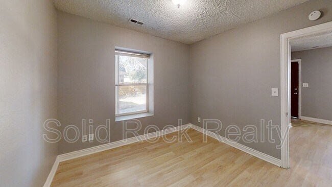 Foto del edificio - 714 E 3rd St