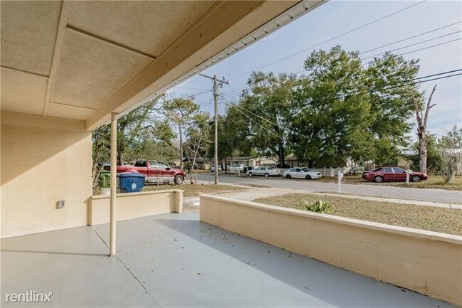 Building Photo - 10906 N Lantana Ave