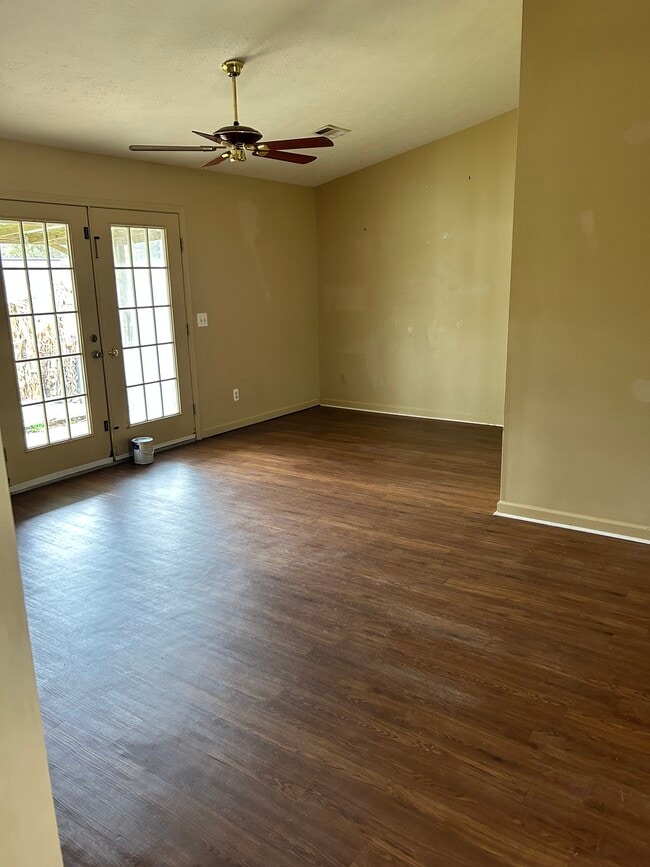 Building Photo - 1033 DeKalb St