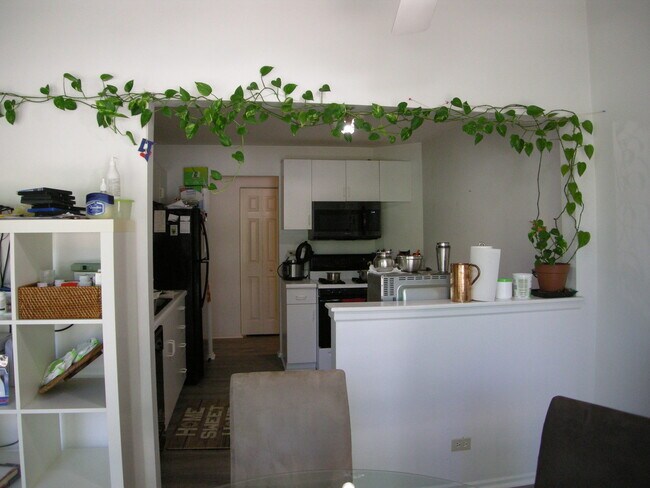 Building Photo - 1300 Pennwood Ct