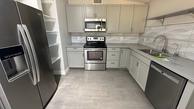 Building Photo - Central Tempe 3br