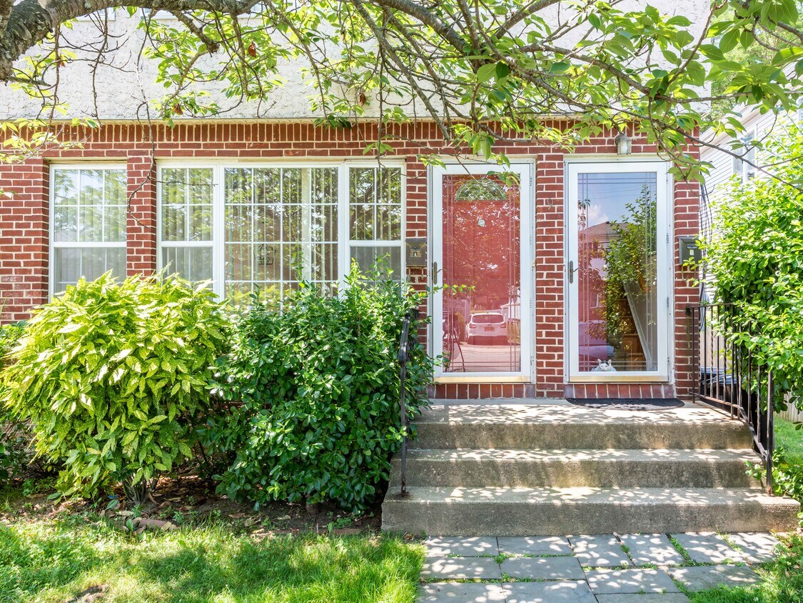 9 Hickory Rd, Port Washington, NY 11050 House Rental in Port Washington, NY