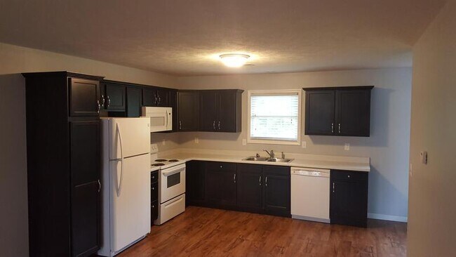Foto del edificio - 180 Wild Rose Ln