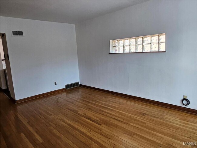 Foto del edificio - 5315 Jamieson Ave