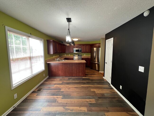 Foto del edificio - 450 Winding Bluff Way
