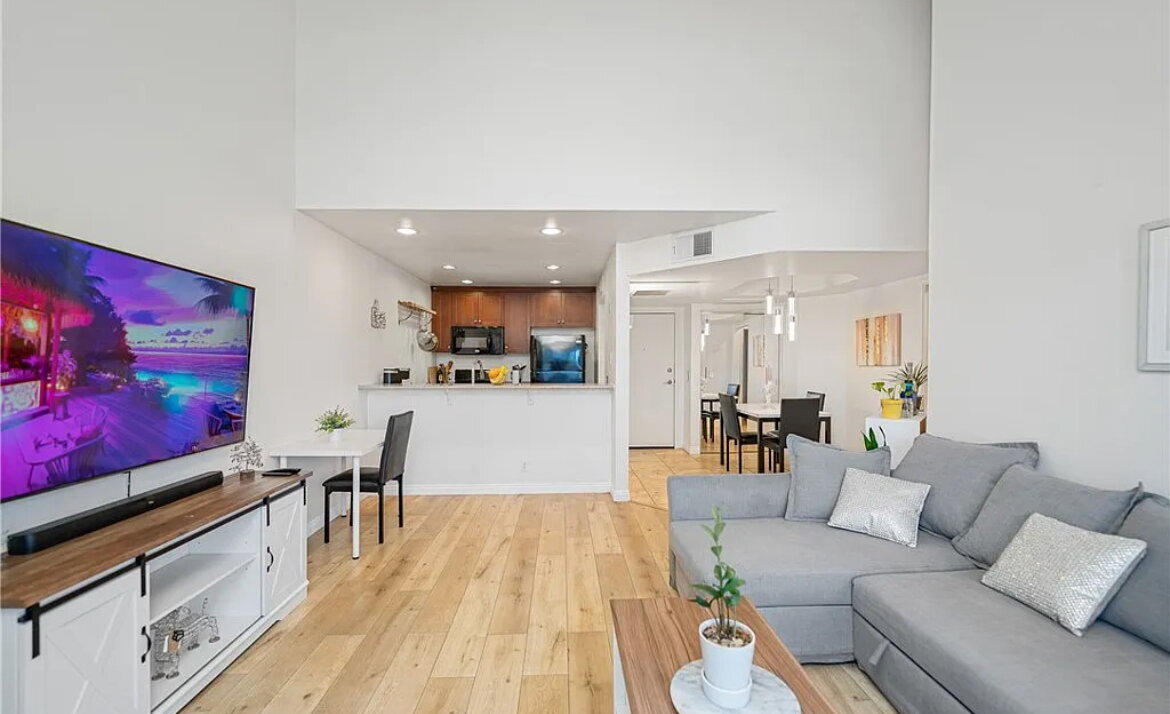 Foto principal - Discover this inviting 1-bedroom, 1-bathro...