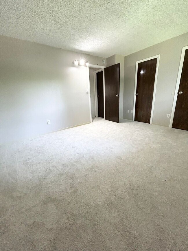 Foto del edificio - Move-In Ready 1-Bed Near Campus