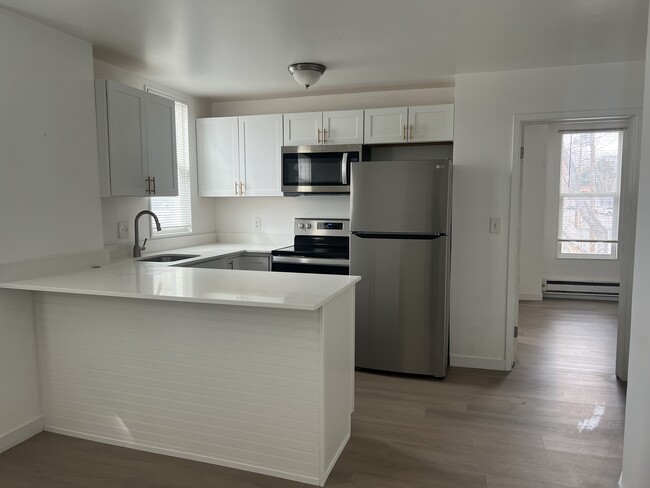 Building Photo - 217 E 600 S