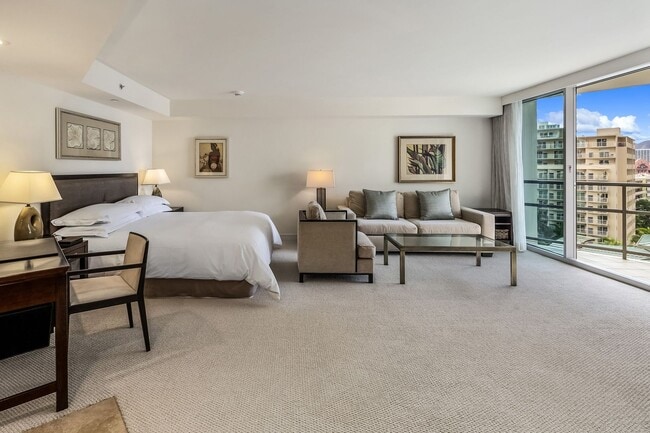 Foto del edificio - Spacious Waikiki Studio, One Block From Fo...