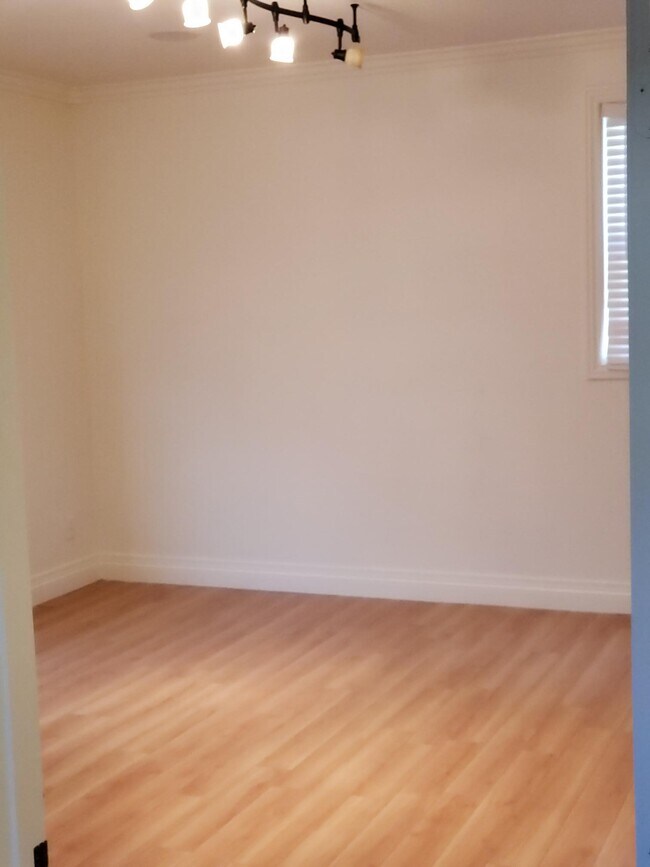 Foto del edificio - 3204 Jevonda Ave