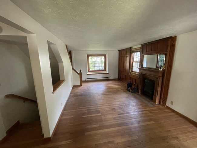 Living Room - 500 Robinson St