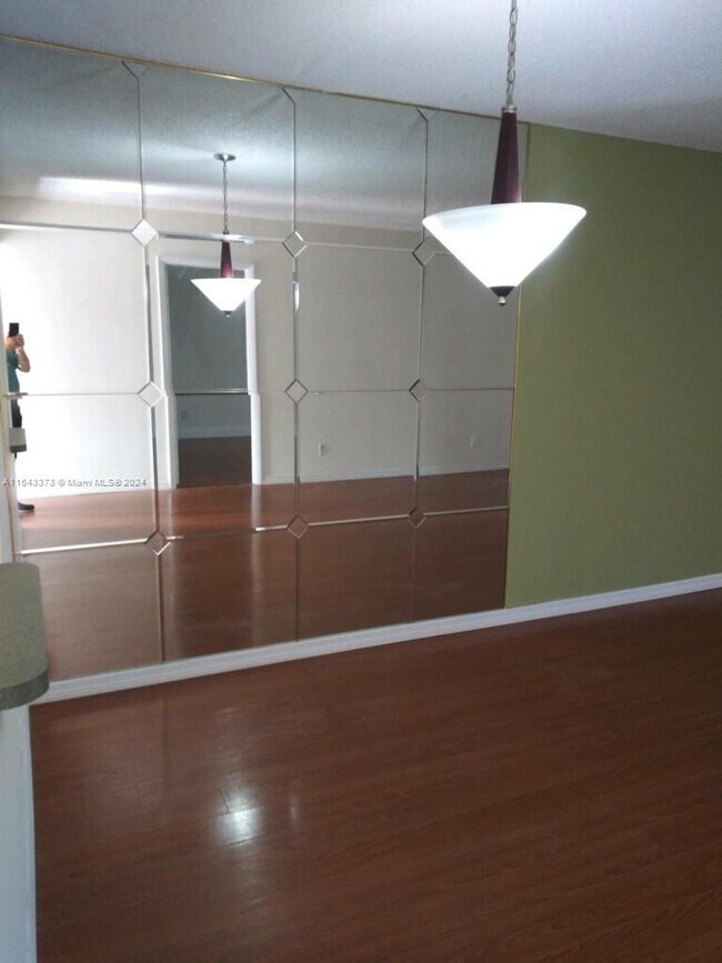 Foto del edificio - 5851 NW 62nd Ave