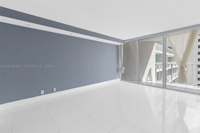 Foto del edificio - 7601 E Treasure Dr