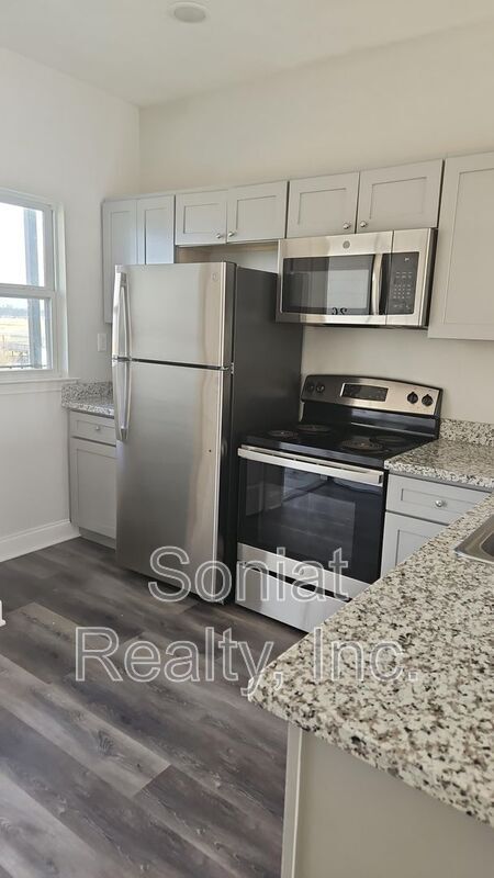 Building Photo - 4504 Pontchartrain Dr