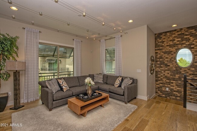 Foto del edificio - 6565 E Thomas Rd