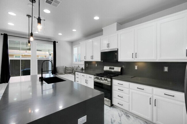 Foto del edificio - 321 Myrtle Ln