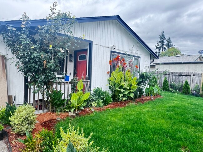 Building Photo - 505 S Chehalem St