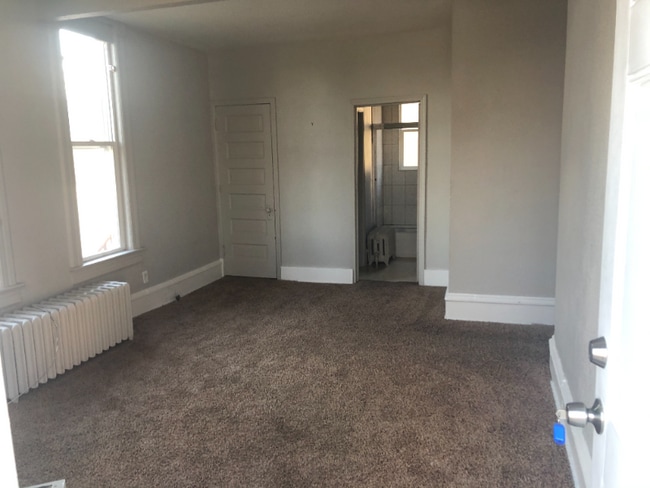 Building Photo - 1609 8th Ave N